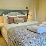 At No 4 Centre Tatil Evi York