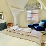 At No 4 Centre * York