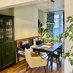 At No 4 Centre Tatil Evi York