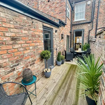 At No 4 Centre Tatil Evi York