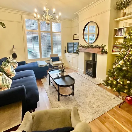 At No 4 Centre * יורק