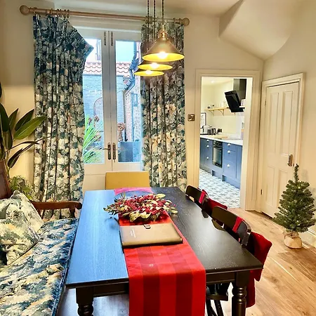 At No 4 Centre בית נופש יורק