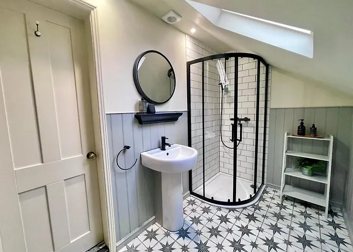 At No 4 Centre * 요크