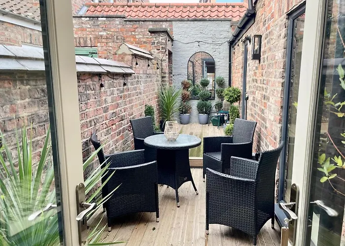 At No 4 Centre 요크