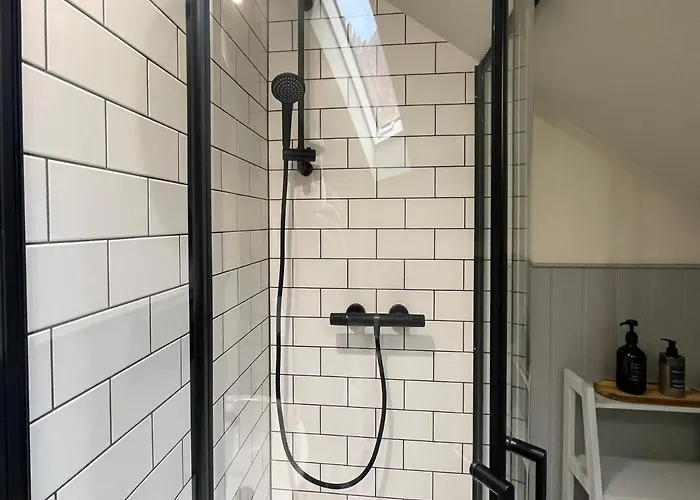 At No 4 Centre 요크