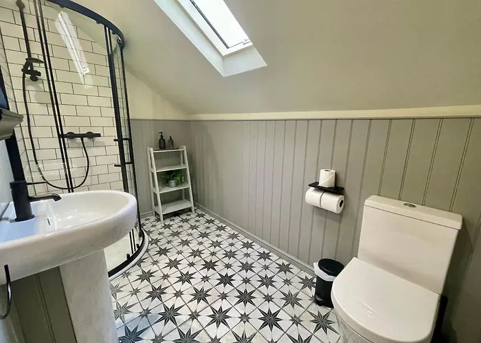 At No 4 Centre * 요크