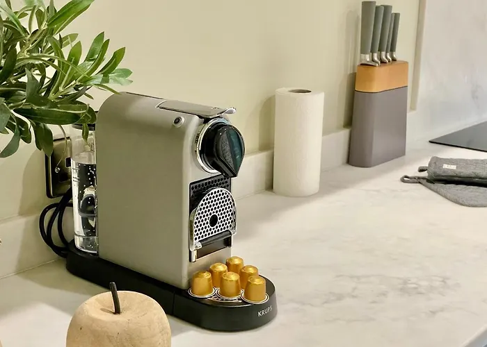 At No 4 Centre * 요크