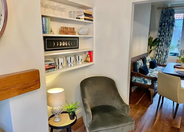 At No 4 Centre * 요크